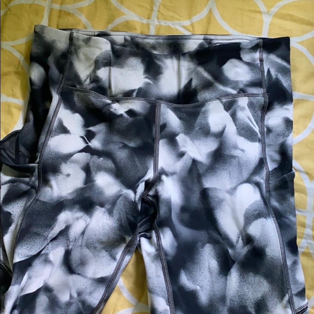 Speed up Crop Lululemon size 8